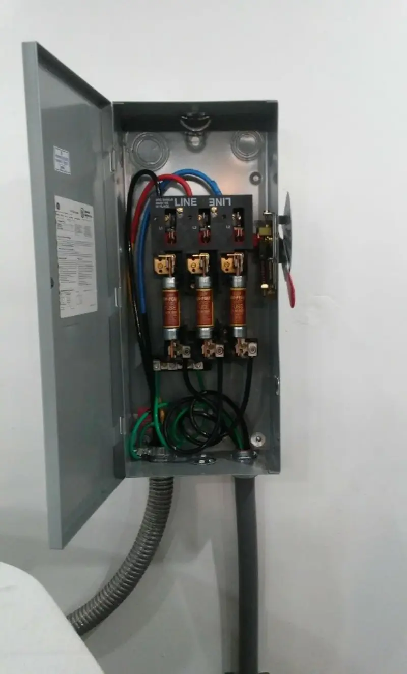 Three-phase disconnect switch installed for Smoke Detector Installation in McGehee
